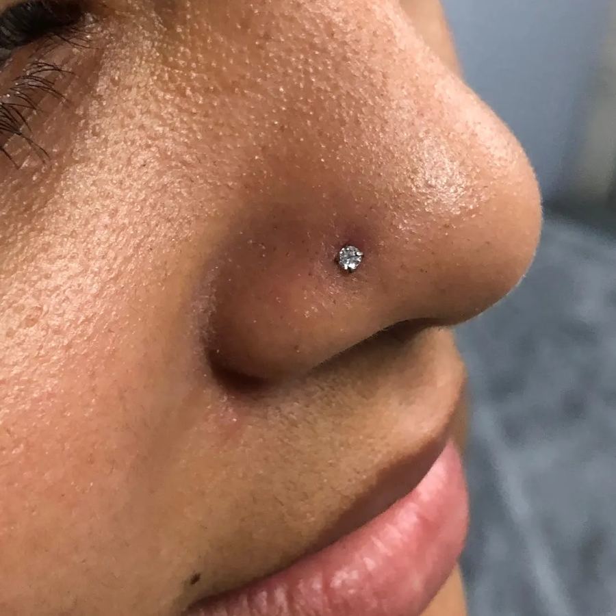 Piercing de nariz — ponto de luz